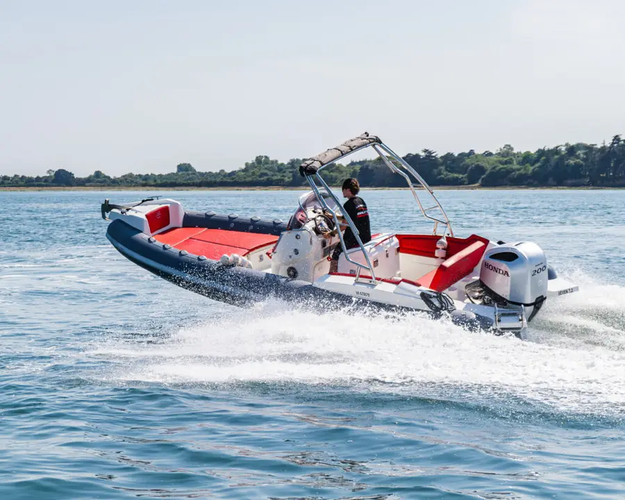 GOLFE NAUTIC Spécialiste du bateau moteur